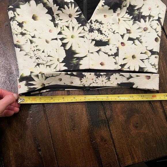 NICHOLAS Crop Top - Picture 10 of 10